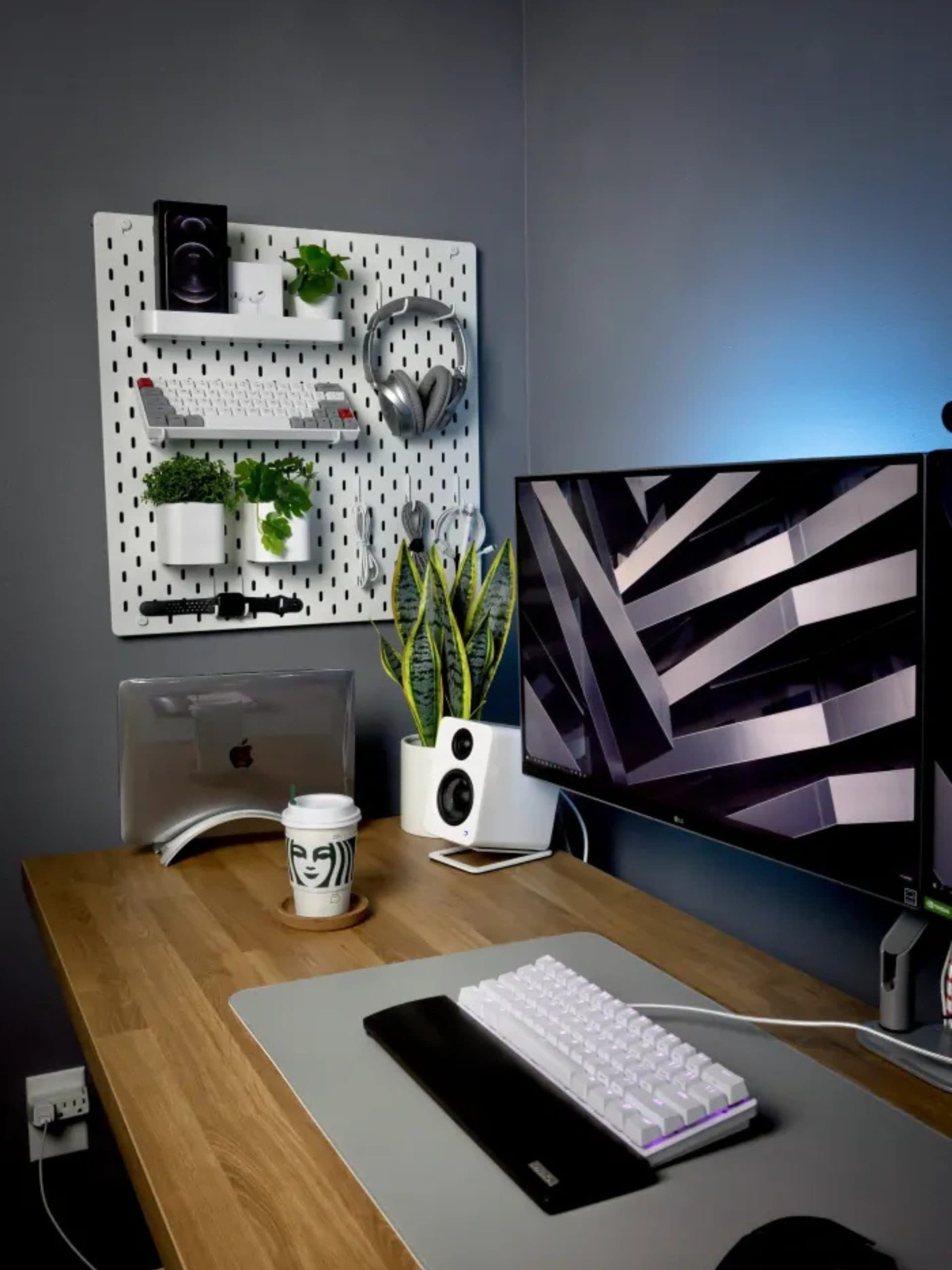 Workstation Essentials – 22×22 Metal PegBoard