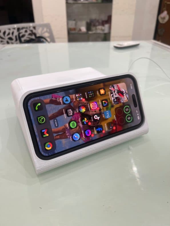 iOS Standby Mode Dock – Sleek Holder for iPhone Pro Max